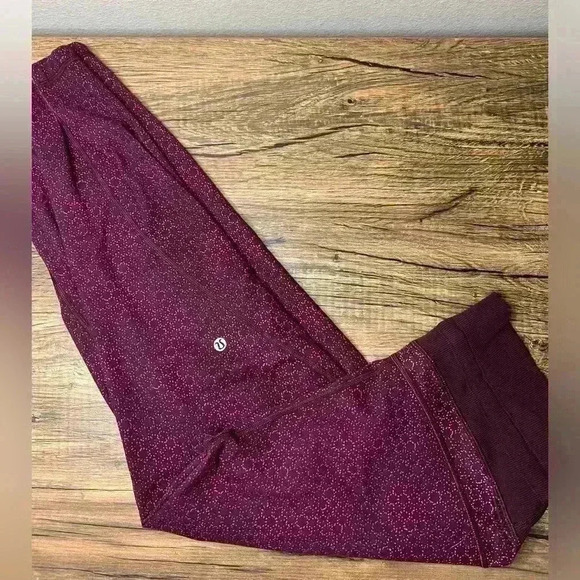 Lululemon Shake It Out Crop Star Pixel Maroon Size 8 - Picture 1 of 3